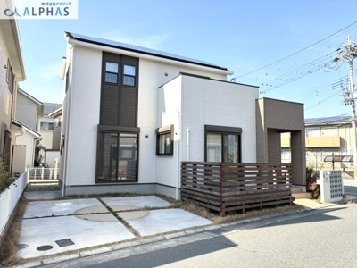 【外観】 | 高砂市美保里　中古戸建 | 太陽光発電システム５.０４ｋWを搭載した広々4LDK♪陽当たり通風良好の戸建♪