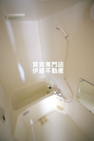 ジュネス上飯田の浴室|追い焚き機能付給湯