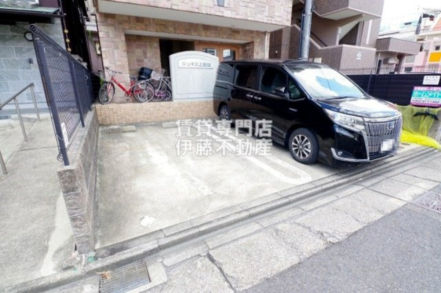 ジュネス上飯田の駐車場