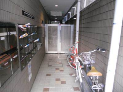 ステュディオフラット室町のエントランス|オートロック
