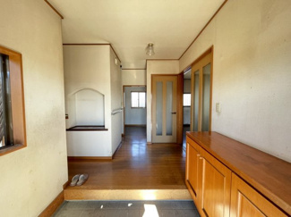 【玄関】 | 境保泉中古戸建 | ■広々玄関です！
■シューズボックスもあり使いやすい玄関です！