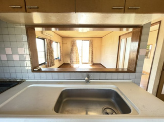 【キッチン】 | 境保泉中古戸建 | ■キッチンからリビングを見渡せるのでお子様がいる方にも安心ですね！