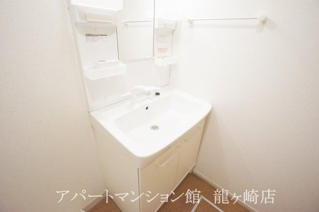 ベルフォ－レ　Ⅱの独立洗面台