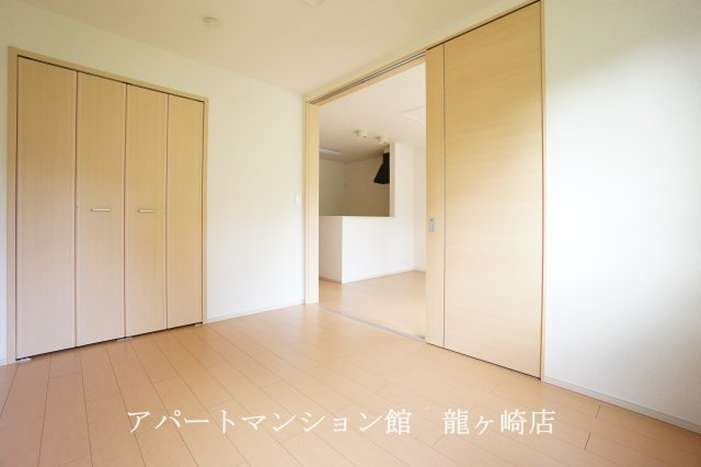 ベリーヒルズＢの洋室