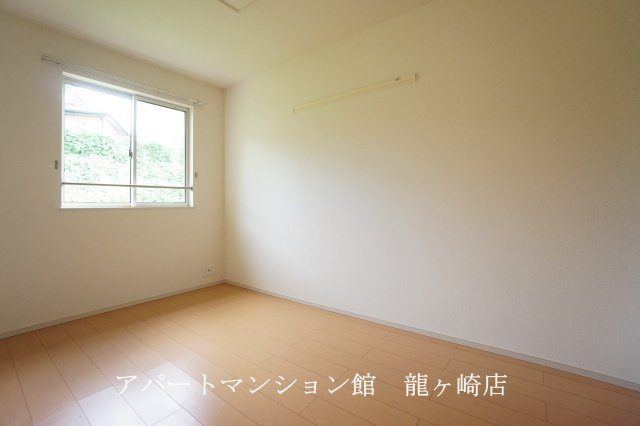 ベリーヒルズＢの洋室