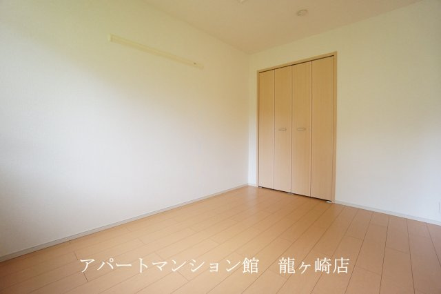 ベリーヒルズＢの洋室