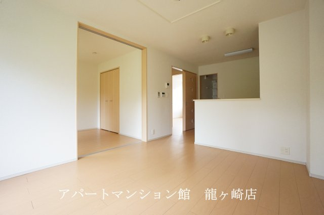 ベリーヒルズＢの居間・リビング