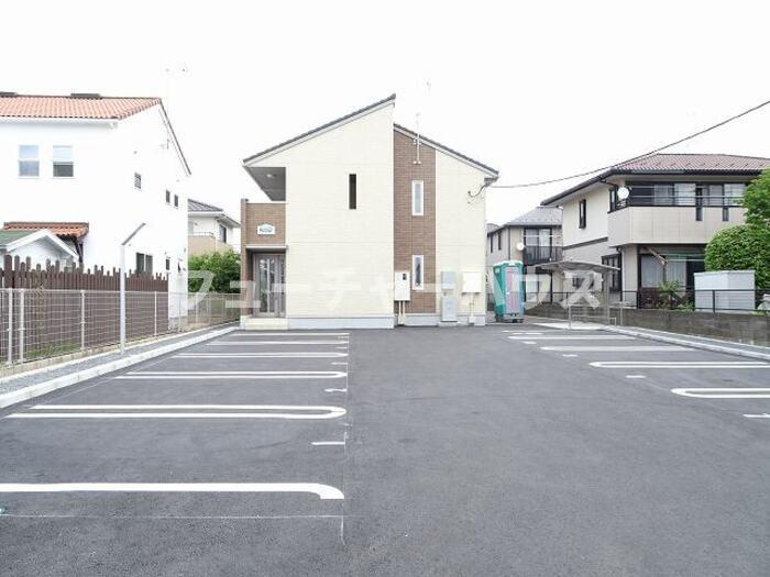 Ｄ－ｒｏｏｍウィット西原の駐車場