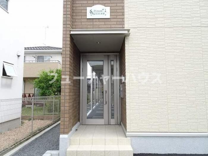 Ｄ－ｒｏｏｍウィット西原のエントランス