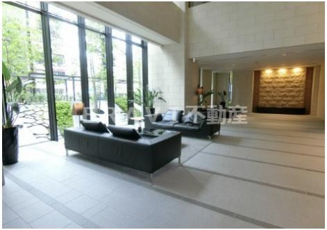 ブランズタワー・ウェリス心斎橋SOUTH（ブランズタワーウェリス心斎橋サウス）　BRAVI不動産のロビー|【ブランズタワー・ウェリス心斎橋SOUTH】建物の内部です