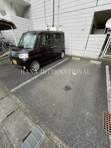 ブロッサムガーデンの駐車場