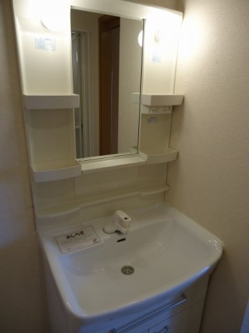 プラネットＣの洗面所|明るい洗面所です