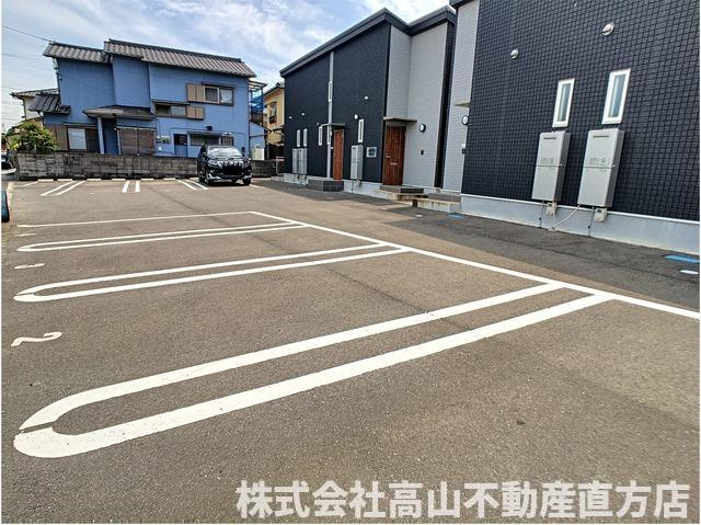 コンフォートテラス感田の駐車場