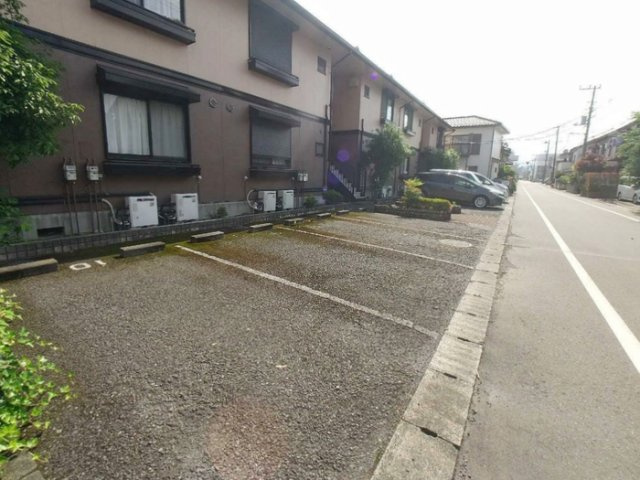 ベルドール河辺の駐車場