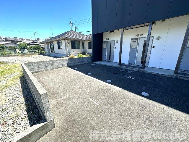 ピース・スクエア住吉 B棟の駐車場|車をお持ちの方に嬉しい駐車場付きの物件です