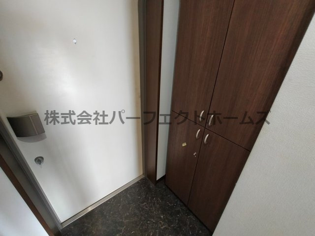 プレシス枚方の玄関|たっぷり入るシューズクローゼット