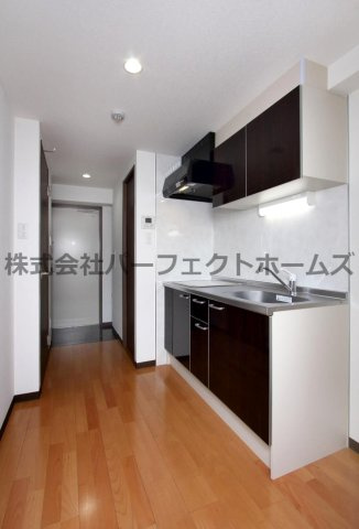 プレシス枚方のキッチン|シンクも一人暮らしでは十分な広さ