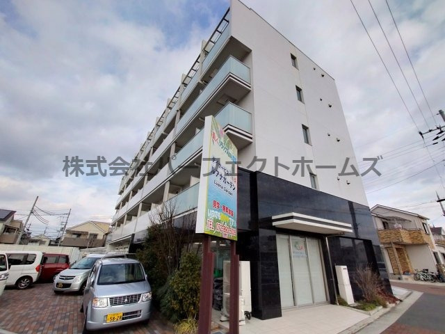 プレシス枚方の外観