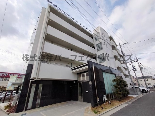 プレシス枚方の外観