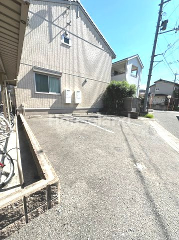 イソラ フェリジェⅡの駐車場