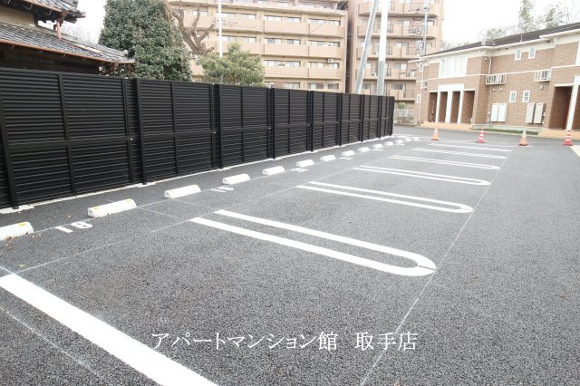パークヒルズ利根五番館の駐車場