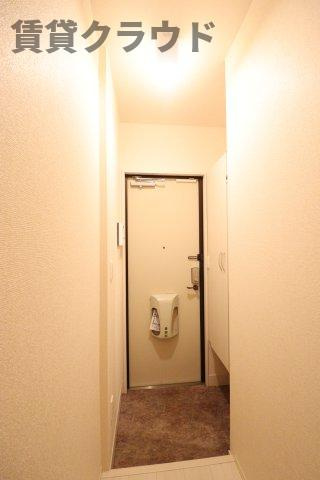 グランドゥールBの玄関|大きなスペースがあり、収納には困りません