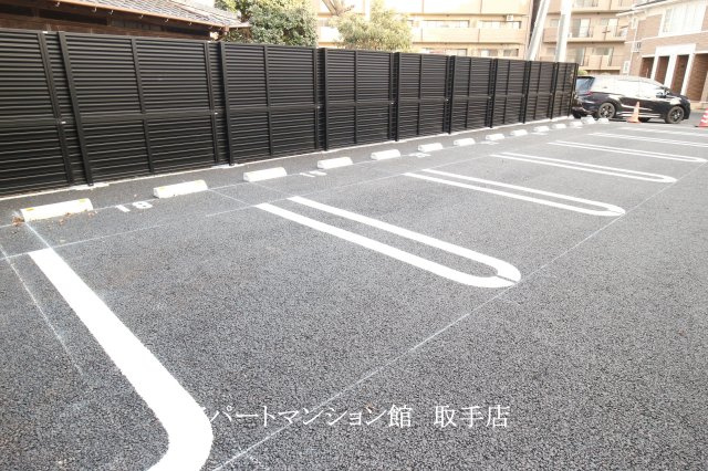 パークヒルズ利根五番館の駐車場