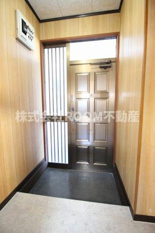 グッデンハウスの玄関|収納もある玄関です