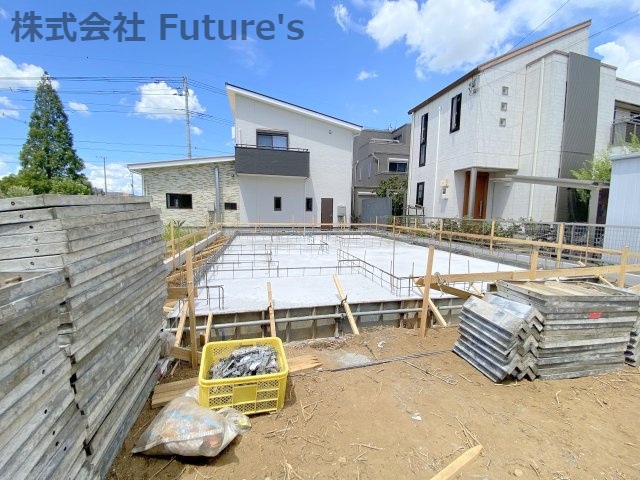 吉川市中央2丁目　新築戸建　全1棟の外観|区画整理地内で綺麗な街並みがポイントの邸宅