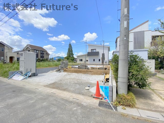 吉川市中央2丁目　新築戸建　全1棟の外観|緑豊かな公園が近く、小さいお子様がいるご家庭に