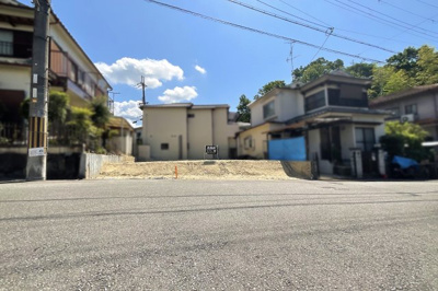 【前面道路含む現地写真】 | 城陽市寺田宮ノ谷　建築条件付き　土地 | 京都市、宇治市、城陽市で不動産をお探しの方は、ご希望のお家をご提案させて頂きます。また、ご売却・住宅ローン等あらゆるご相談にお応え致します。