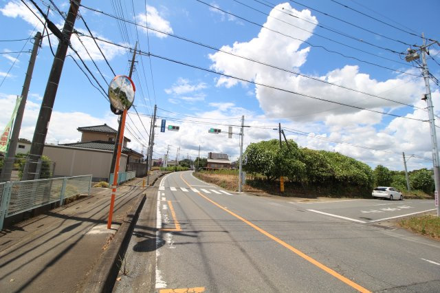 坂戸市横沼　資材置場用地　「坂戸ＩＣ」0.8kmの前面道路含む現地写真