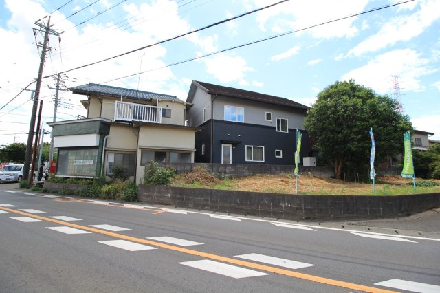 坂戸市中小坂　建築条件なし売地　「鶴ヶ島駅」徒歩33分　敷地97坪の外観