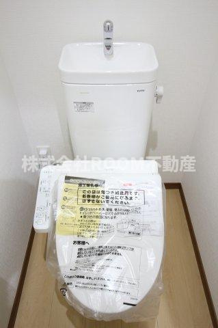 都城市立野町の賃貸マンションのトイレ|落ち着いた色調のトイレです