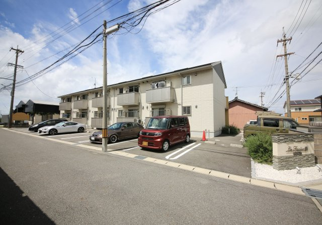 ラフレーズの駐車場