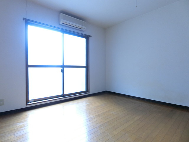 サンビレッジ須山の洋室