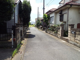 【前面道路含む現地写真】 | 前面道路は約4ｍの幅員。車通りも多くはありません。