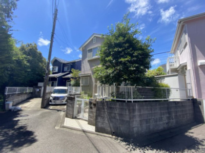 【外観】 | ◇湘南台駅平坦徒歩１２分の好立地！陽当たり良好◇藤沢市亀井野／中古戸建 | 陽当たり良好！行き止まりとなる交通量がない旧分譲地なので、車の出入庫も落ち着いて出来ます。