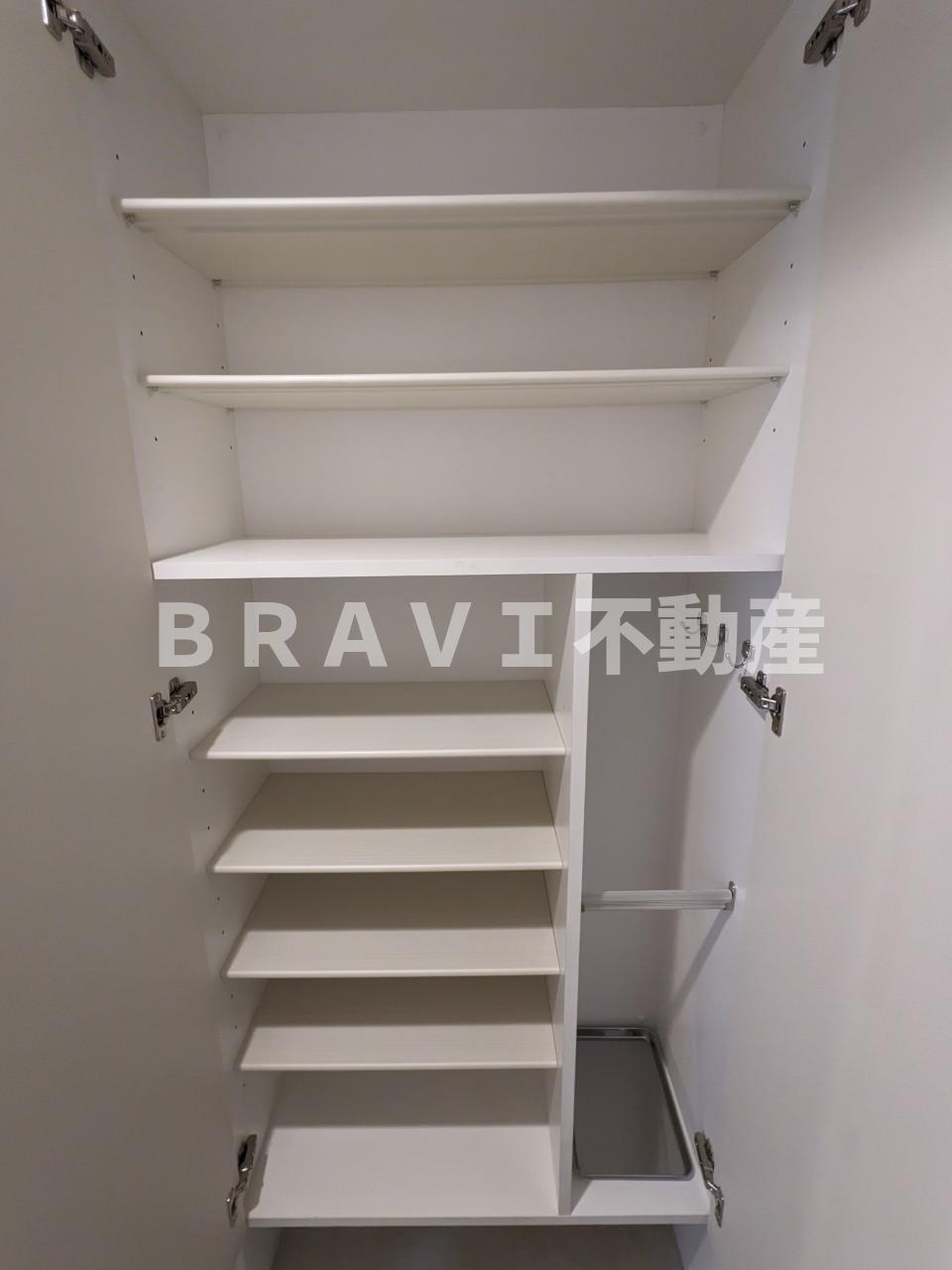 エスリード大阪城アクシス BRAVI不動産の玄関|【エスリード大阪城アクシス】収納もある玄関です