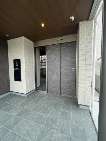 【エントランス】リバーサイド　ハナ