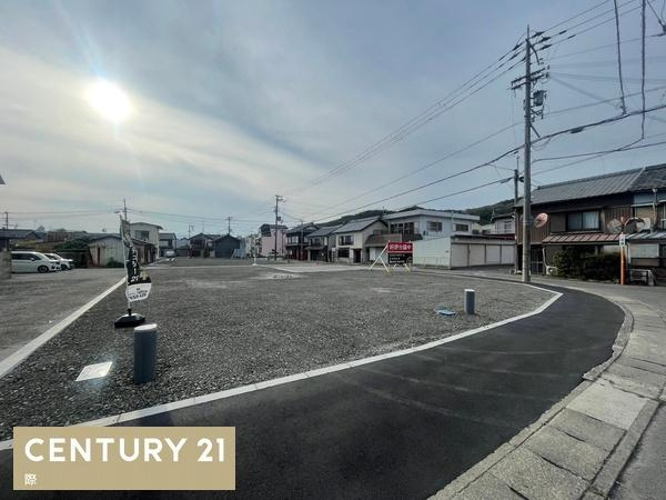 日方分譲地 11号地の前面道路含む現地写真