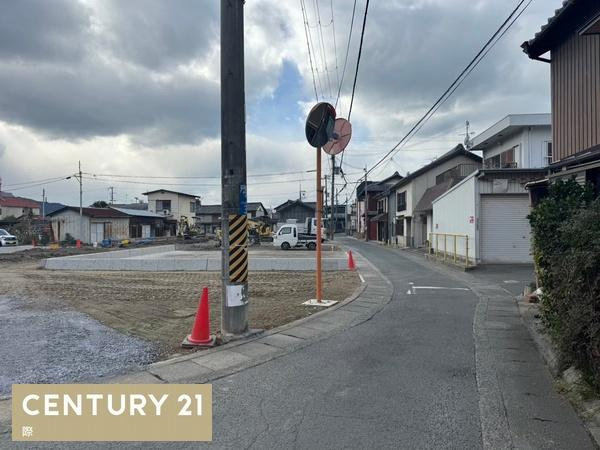 日方分譲地 11号地の前面道路含む現地写真