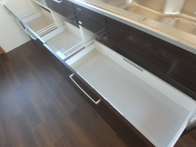 R5年リノベ東町借家の収納|東町　リノベ東町借家2F　1LDK　キッチン収納