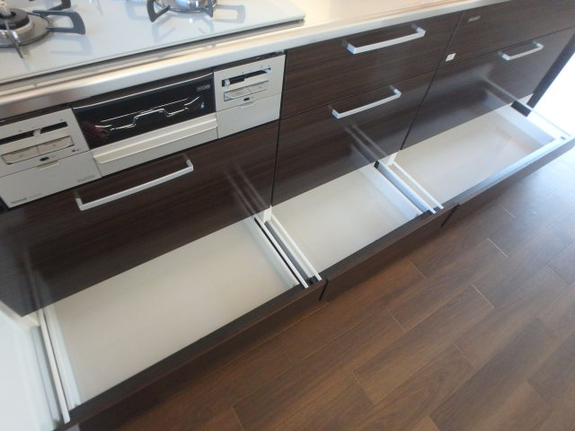 R5年リノベ東町借家の収納|東町　リノベ東町借家2F　1LDK　キッチン収納