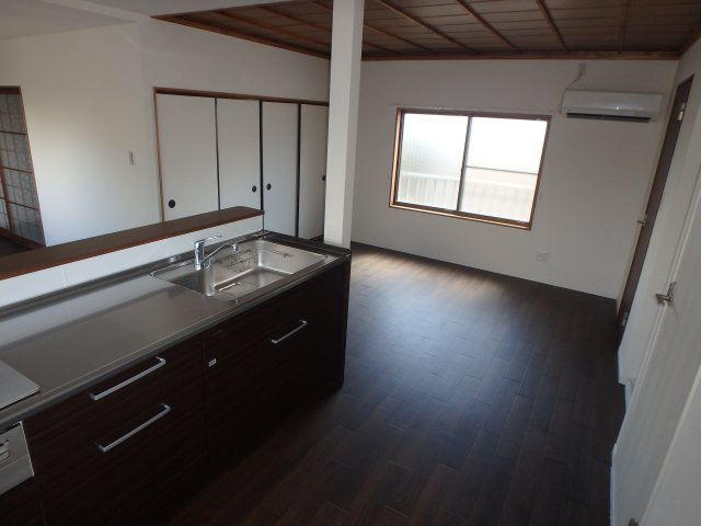 R5年リノベ東町借家のキッチン|東町　リノベ東町借家2F　1LDK　キッチン