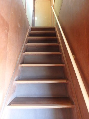 R5年リノベ東町借家のその他|東町　リノベ東町借家2F　1LDK　階段