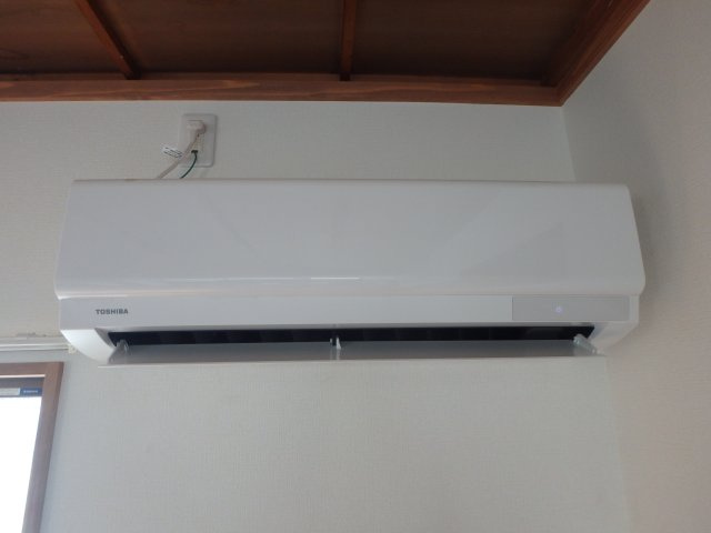 R5年リノベ東町借家の設備|東町　借家2F　1LDK　エアコン