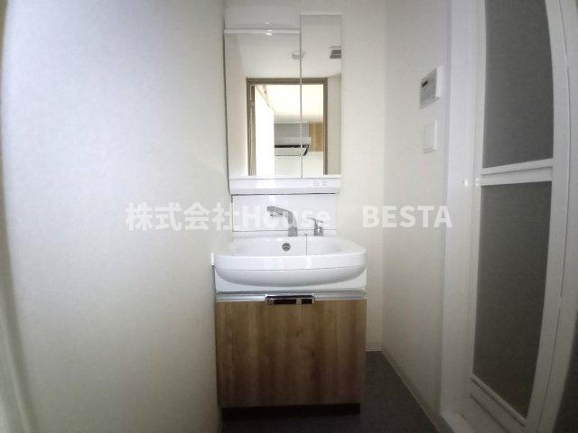 プレサンス兵庫ヴィアーレの独立洗面台