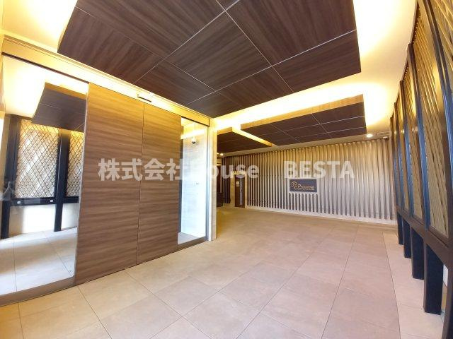 プレサンス兵庫ヴィアーレのエントランス