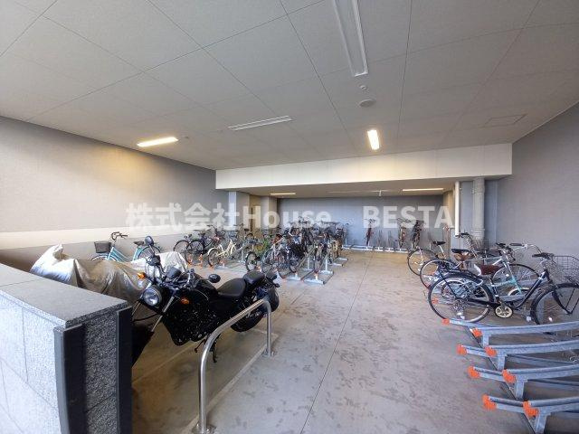 プレサンス兵庫ヴィアーレの駐車場